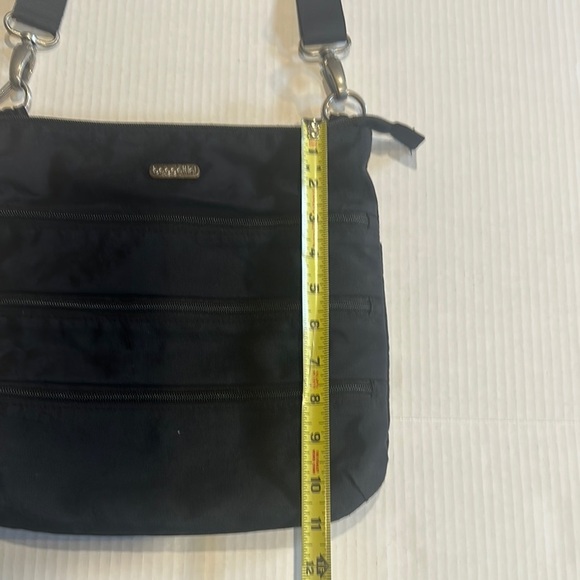 Baggallini Black Crossbody Bag w 4 front zippers back pocket adjustable strap - Picture 4 of 14